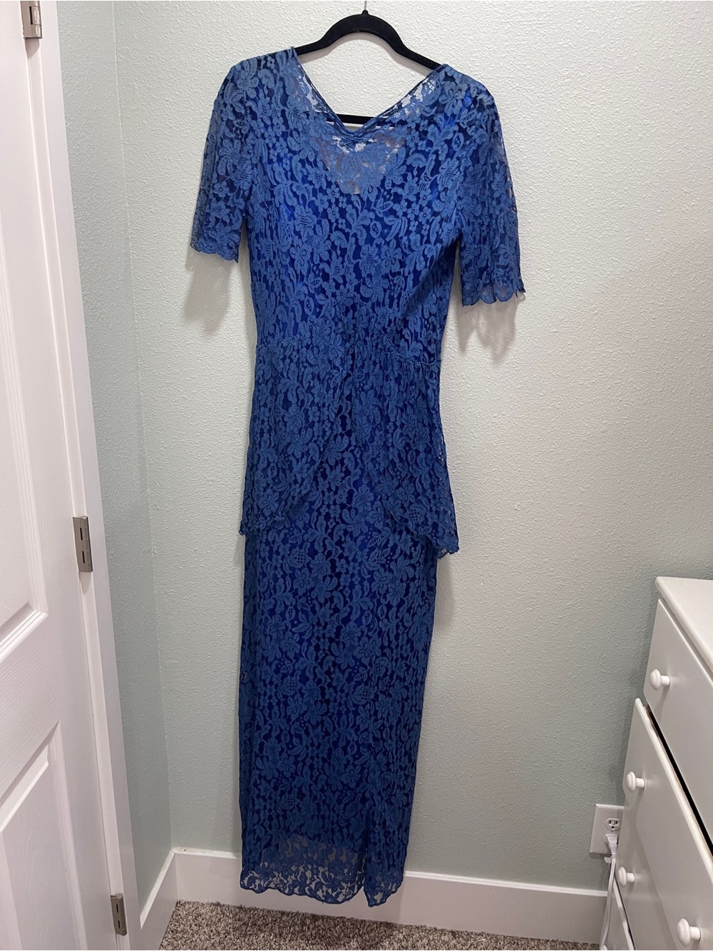 Royal Blue Lace Midi Prom Dress with Short Sleeves